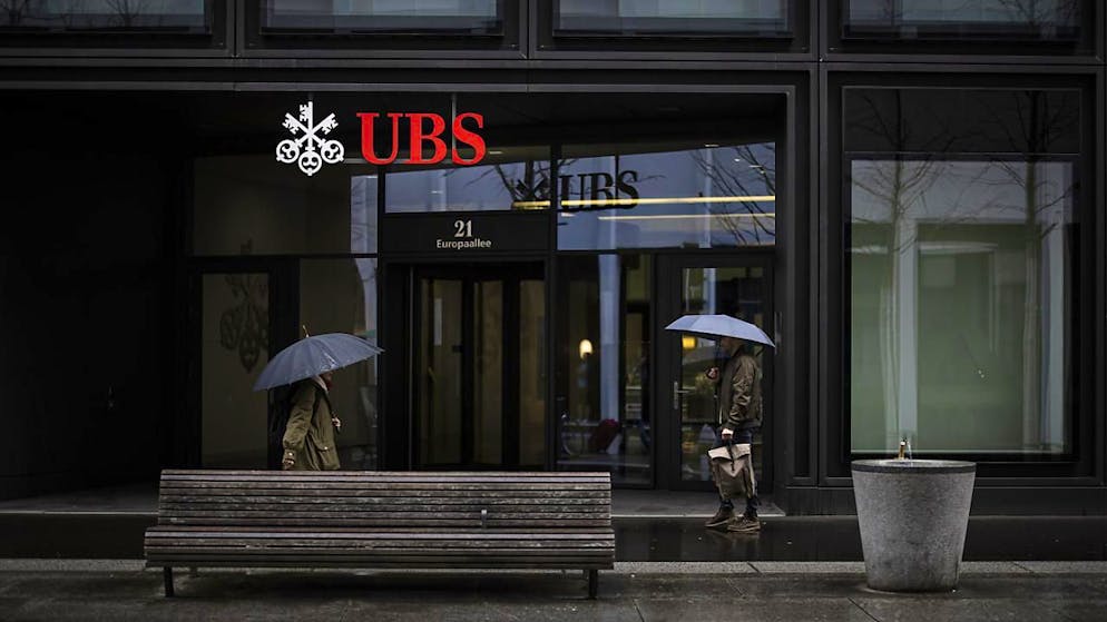 UBS wird von Ethos für Vergütungsbericht und Aktienrückkauf kritisiert (Archivbild)