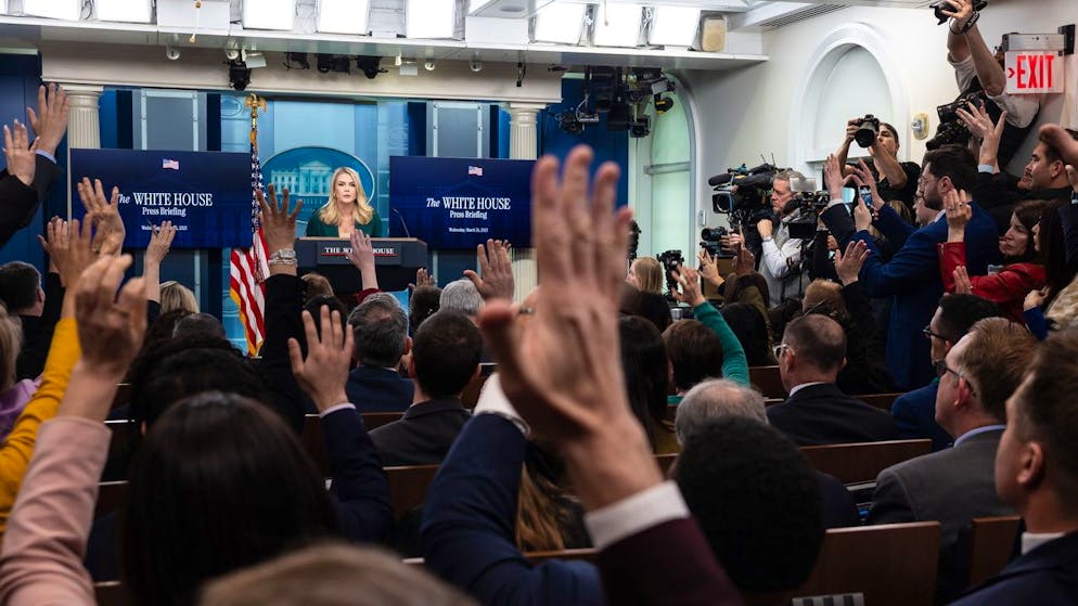 «Je trouve qu'il fait du bon boulot». A la Maison Blanche, les médias MAGA savourent leur revanche