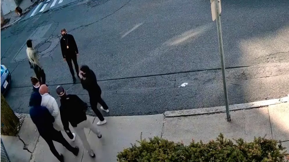 Verstörende Bilder. Sicherheitsleute nehmen türkische Doktorandin einer US-Uni fest