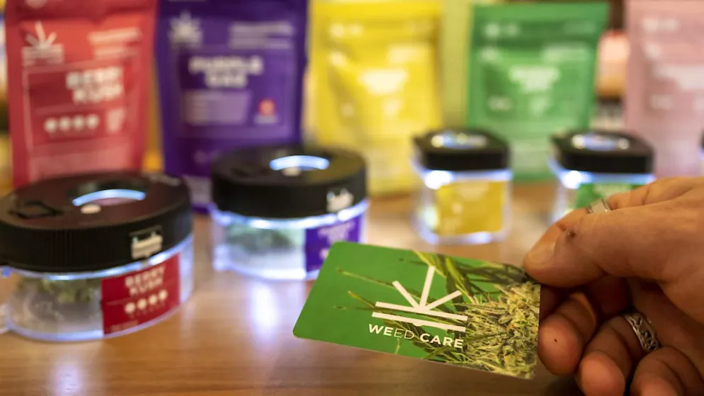 Die Studienteilnehmerinnen und -teilnehmer erhalten einen speziellen Ausweis, mit dem sie in gewissen Apotheken Cannabisprodukte kaufen können. (Archivbild)