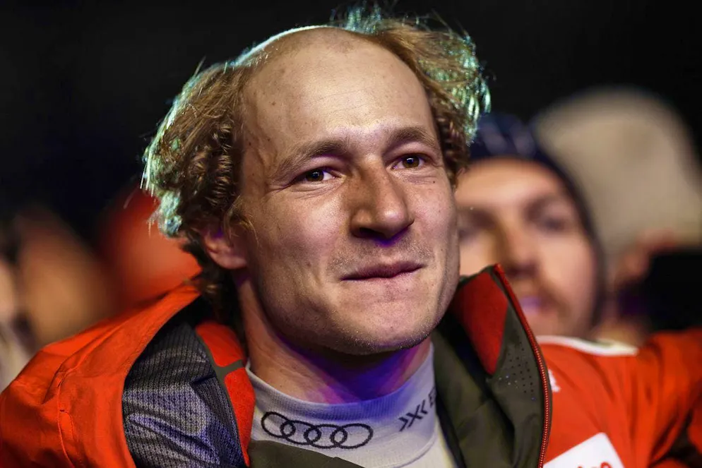 Marco Odermatt! So this is what he looks like, the best skier of the moment.