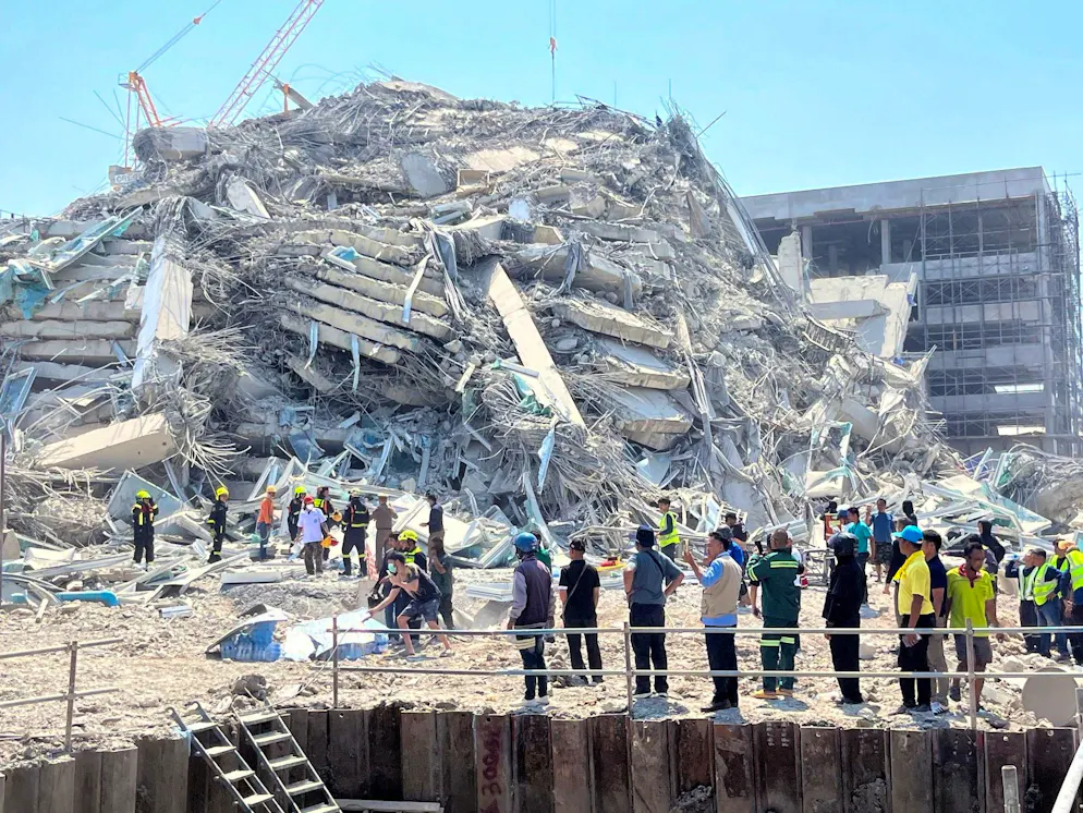 Mindestens 43 Menschen sind unter den Trümmern des Hochhauses eingeschlossen. 