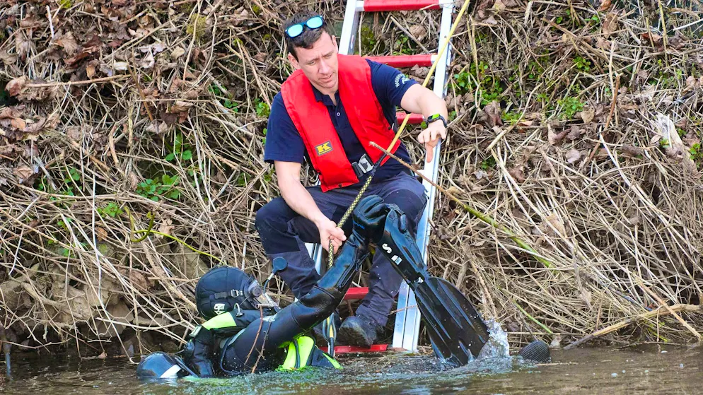 Divers have searched several hundred meters of the River Lahn in Weilburg for the missing six-year-old Pawlos.