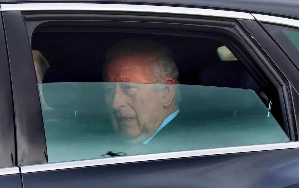 König Charles III. musste vorübergehend ins Krankenhaus.