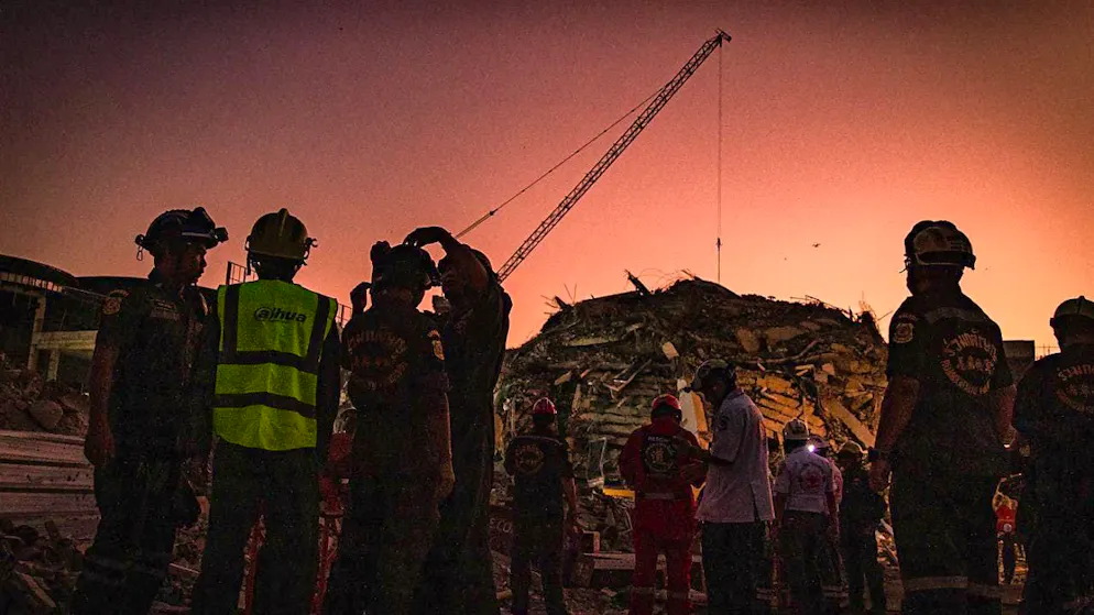 Rescue workers search for survivors in a building that collapsed after a strong earthquake. Photo: Wissarut Weerasopon/ZUMA Press Wire/dpa