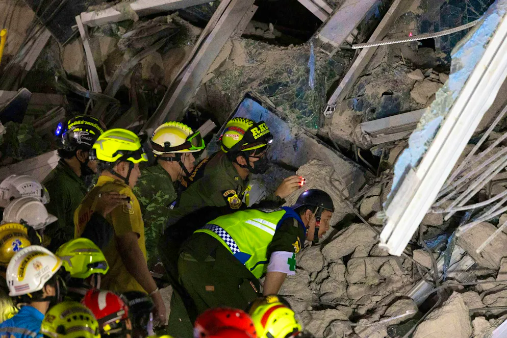 More than 1000 confirmed dead after earthquake in Myanmar. People were still missing in Bangkok after the earthquake. 