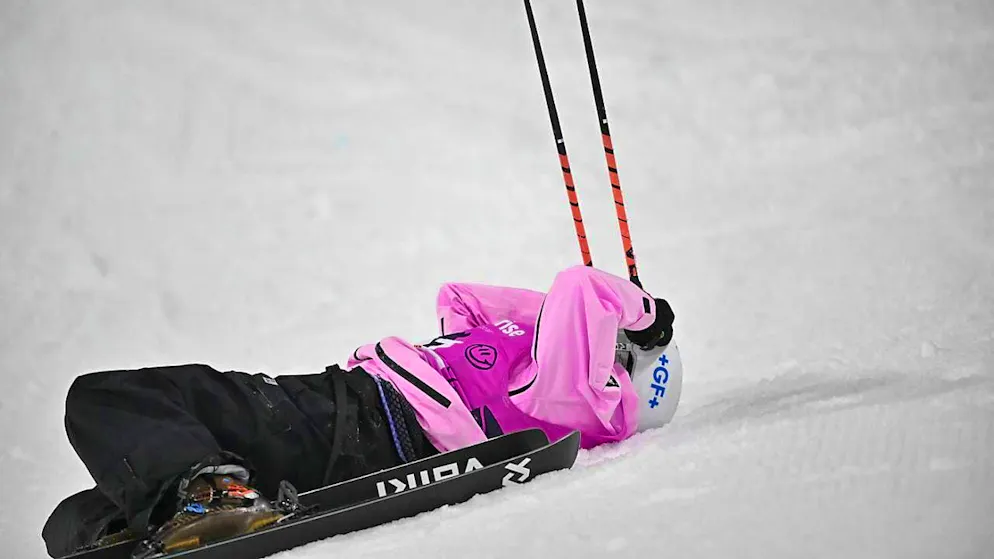 Andri Ragettli lies in the snow. The landing doesn't work twice.
