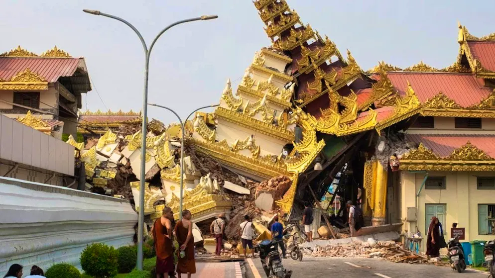 The death toll rose to over 1000 on Saturday morning (archive image)