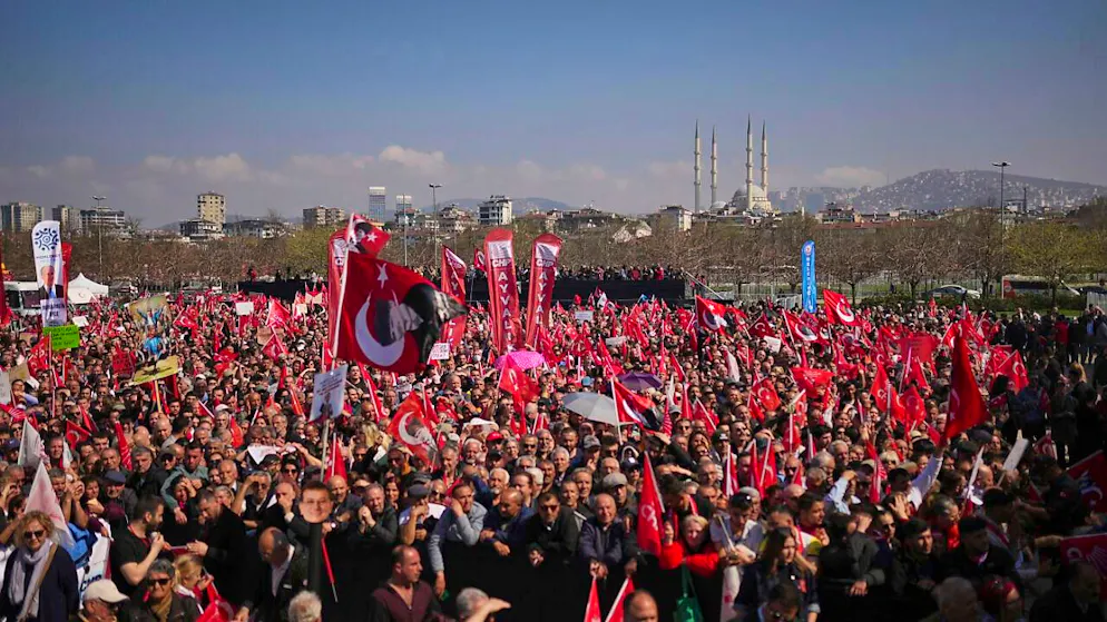 Kundgebung gegen die Verhaftung des Istanbuler Bürgermeisters Imamoglu in Istanbul. Foto: Francisco Seco/AP/dpa