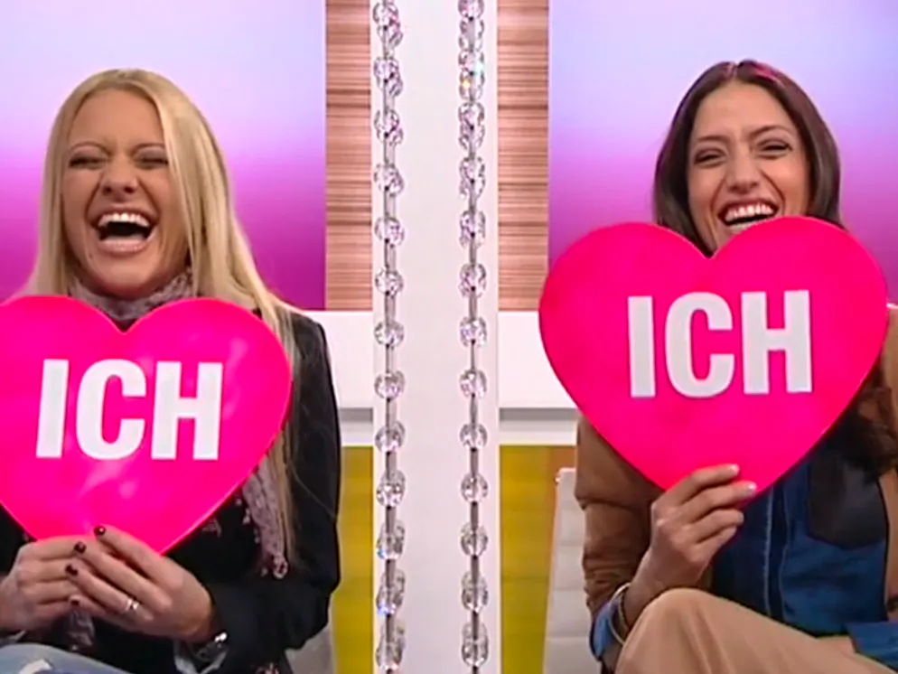 Sorgte für Stimmung bei Prominenten – das beliebte «Glanz und Gloria»-Format «Ich oder Du», hier mit Christa Rigozzi und Melanie Winiger.