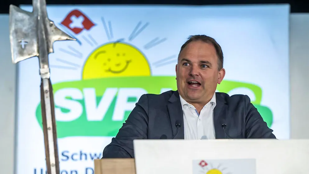Marcel Dettling bei seiner Rede vor den SVP-Delegierten in Puidoux VD.