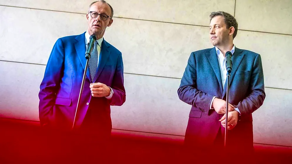 Friedrich Merz (l), CDU candidate for chancellor and CDU federal chairman, and Lars Klingbeil, SPD parliamentary group and federal chairman, make a statement before the start of the continuation of the coalition negotiations between the CDU/CSU and SPD. Photo: Michael Kappeler/dpa