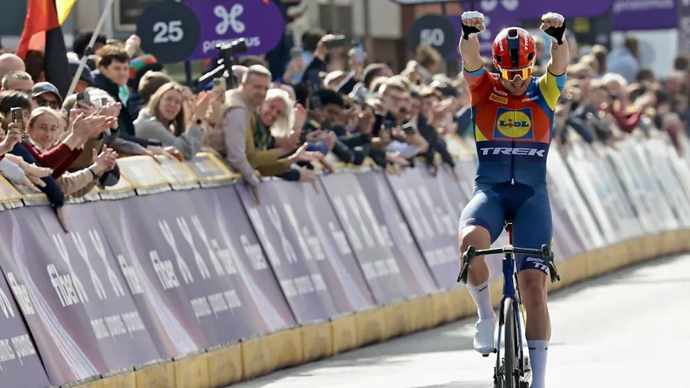 Mads Pedersen siegt solo