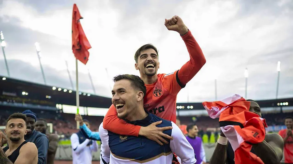 Rodrigo Conceição and Mirlind Kryeziu celebrate the derby win