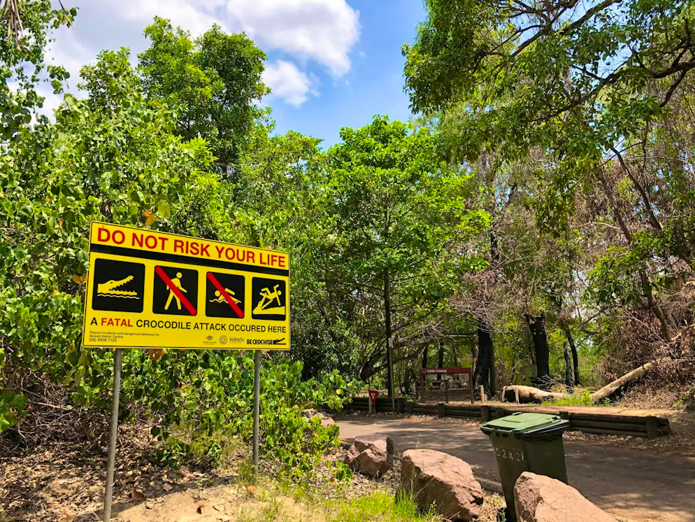 Crocodile against man in Indonesia - Gallery. A sign warns of crocodiles in the tropical north of Australia. (archive picture)
