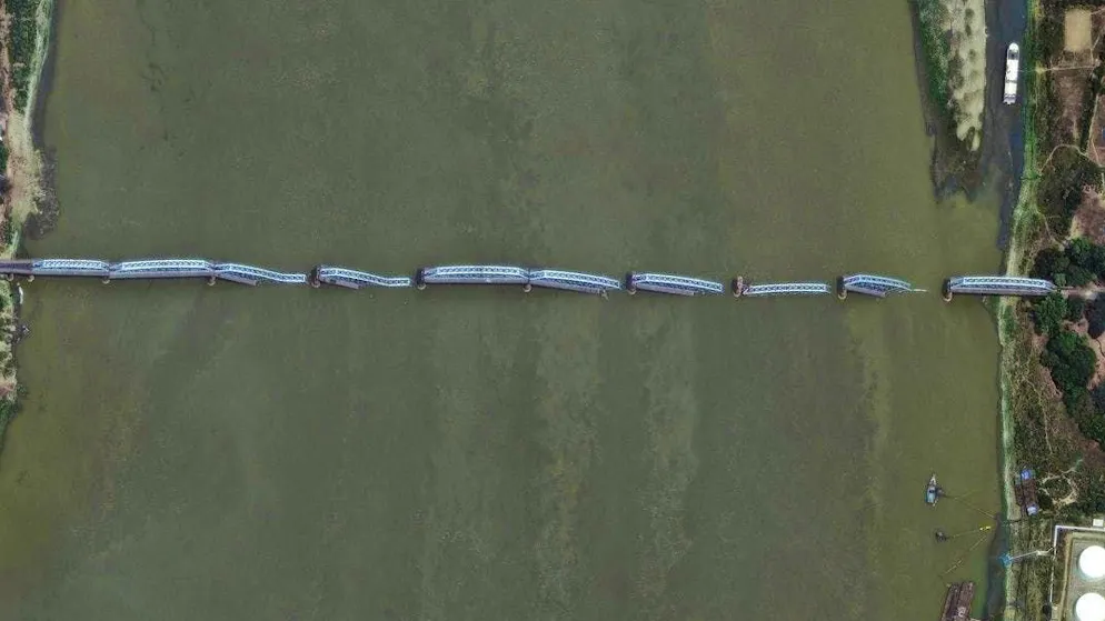 Collapsed bridge in Mandalay on a satellite image from March 29.