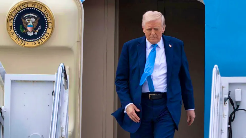 US President Donald Trump arrives at Palm Beach International Airport on Air Force One. Photo: Manuel Balce Ceneta/AP/dpa