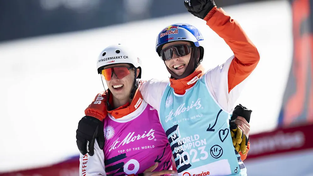 Noé Roth und Pirmin Werner jubeln gemeinsam vom WM-Podest - Gallery. Gold und Bronze: Noé Roth (rechts) und Pirmin Werner jubeln