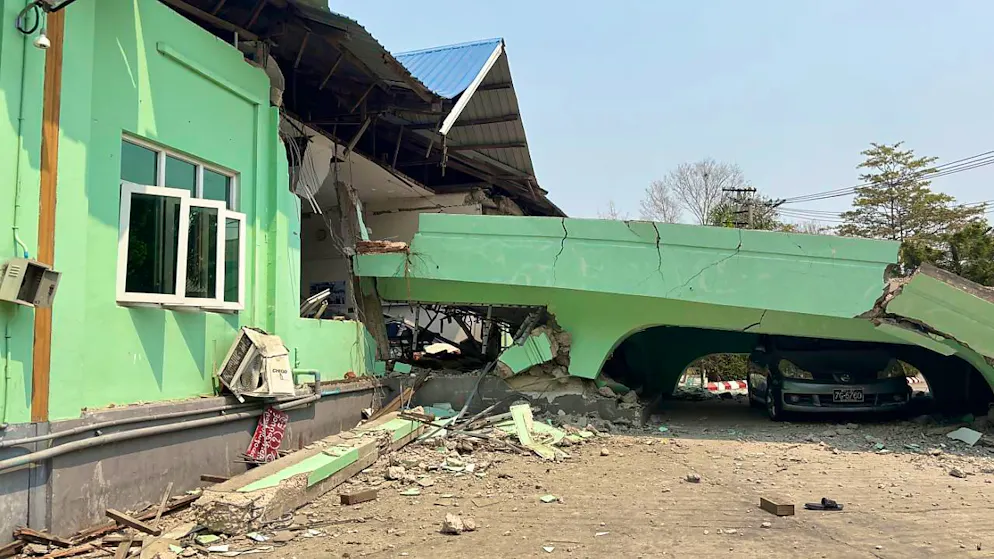 Ein beschädigtes Gebäude in Naypyitaw in Myanmar. Foto: Aung Shine Oo/AP/dpa