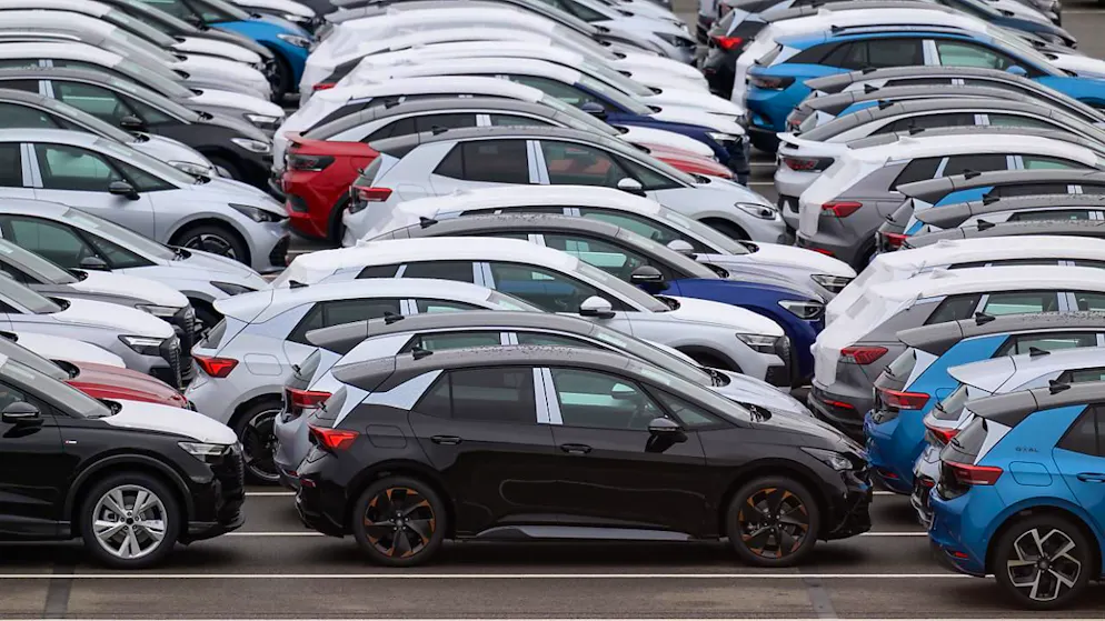 VW, BMW und Mercedes hinken der Mehrzahl der andere Konzerne gemäss einer Analyse hinterher. (Archivbild)