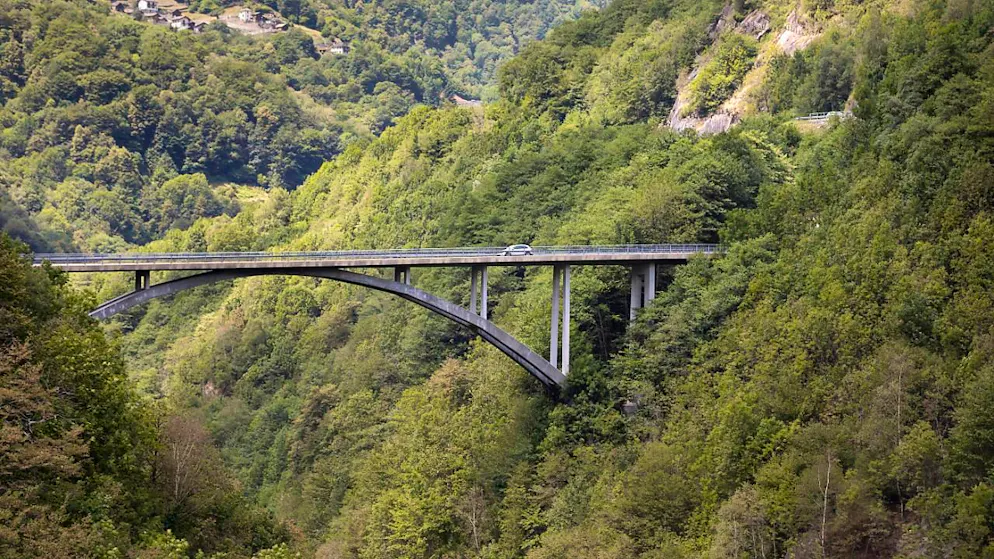 In den italienischsprachigen Südtälern und dem Tessin herrscht derzeit absolutes Feuerverbot im Freien. Im Bild das Calancatal im Kanton Graubünden.