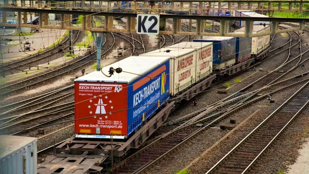 On the Italian side, the numerous freight trains to and from Switzerland are still running too slowly. Now the Liguria region is also calling for the rapid completion of the NRLA. (archive picture)