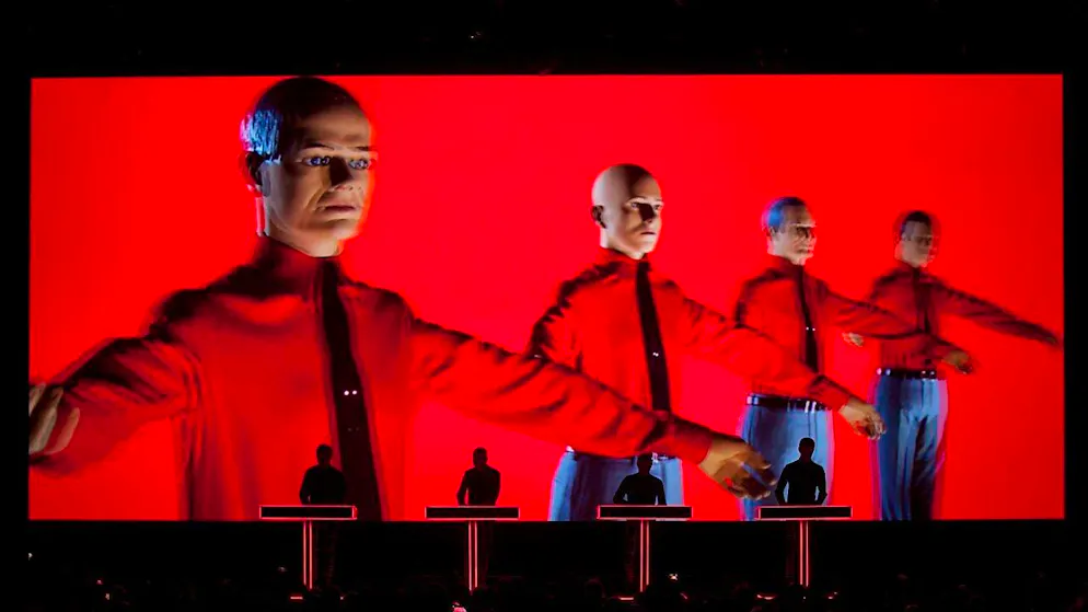 Kraftwerk, il gruppo fondato a Düsseldorf da Ralf Hütter (nella foto) e Florian Schneider-Esleben (1947-2020) è considerato il pioniere della musica elettronica.
