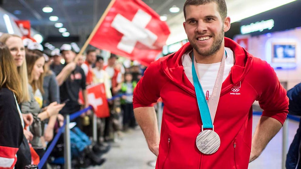 Im Zenit seiner Karriere: Marc Bischofberger beim Empfang 2018 in Zürich mit Olympia-Silber um den Hals.