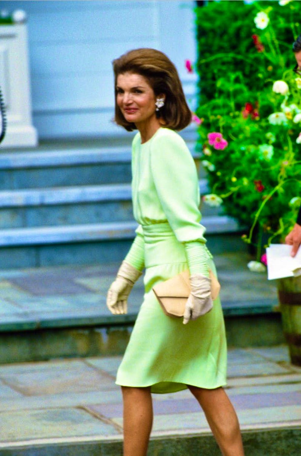 Le celebrità si ispirano all'icona di stile Jackie Kennedy. Uno stile di abito indossato da Jacqueline Kennedy ai suoi tempi.