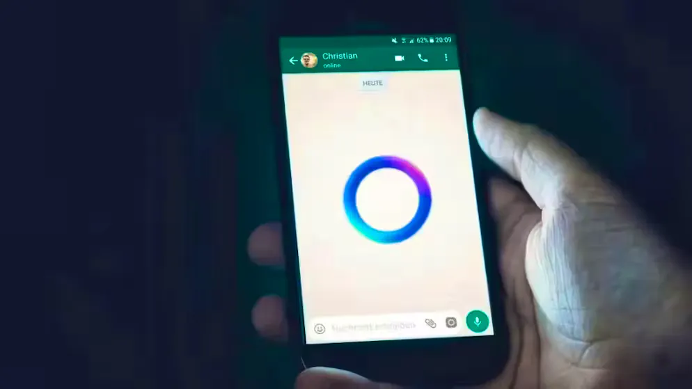 Déjà vu ?. Ce petit cercle sur WhatsApp cache une IA puissante – On t’explique tout