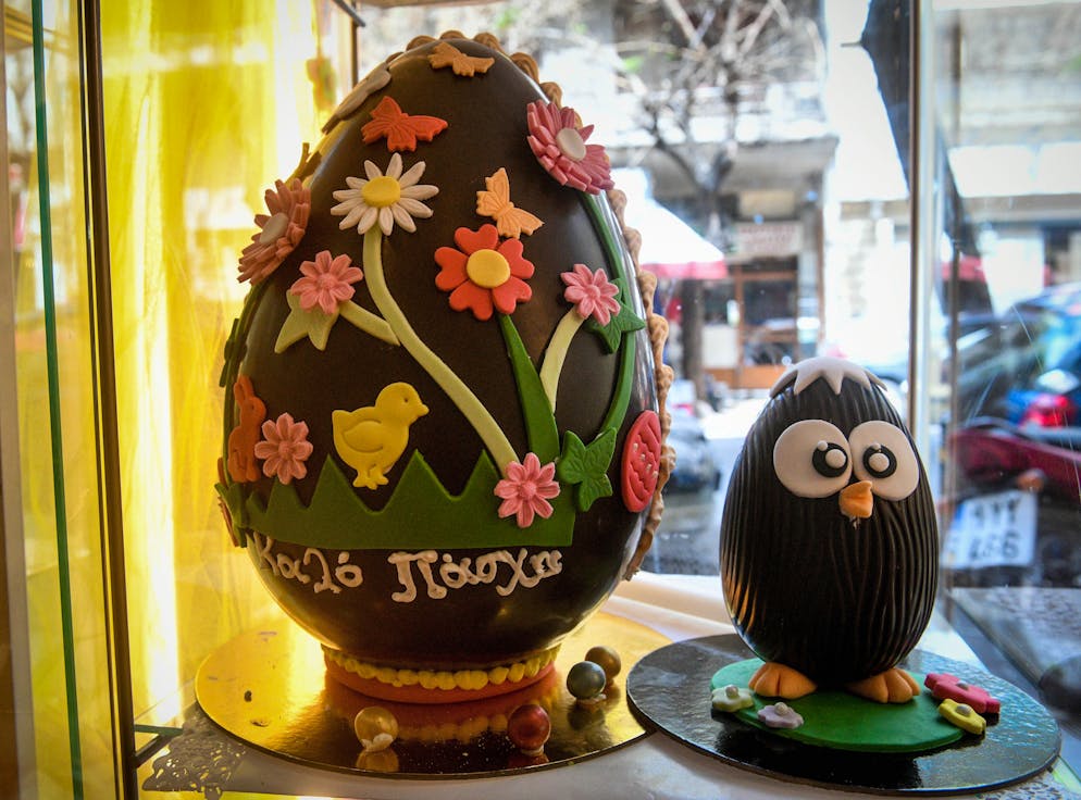 Qual è l'uovo di Pasqua più costoso tra quelli degli chef italiani Iginio Massari, Antonino Cannavacciuolo e Carlo Cracco? (Immagine illustrativa).