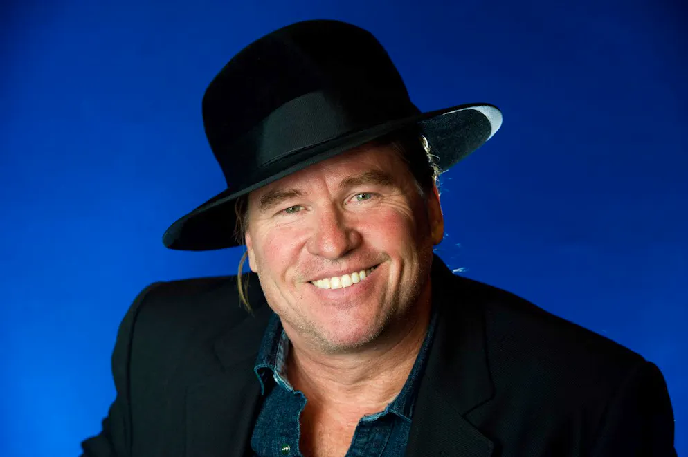 Lutto: è morto l'attore americano Val Kilmer. Il decesso è avvenuto a Los Angeles a causa delle complicazioni di una polmonite.