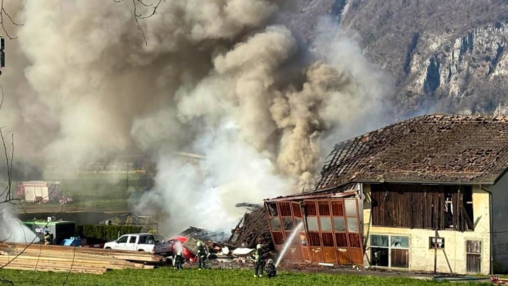 L'abitazione è andata distrutta dopo che gli operai hanno forato un tubo per il trasporto del gas a Illarsaz (VS).