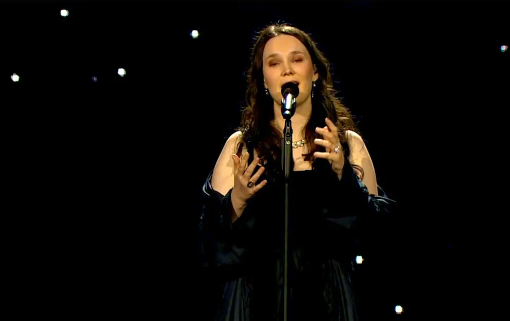 Premiere for Zoë Më.