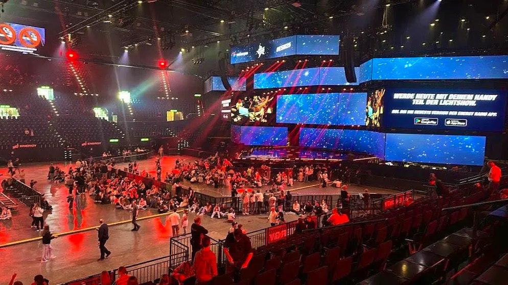 ESN Stage. The hall gradually fills up.