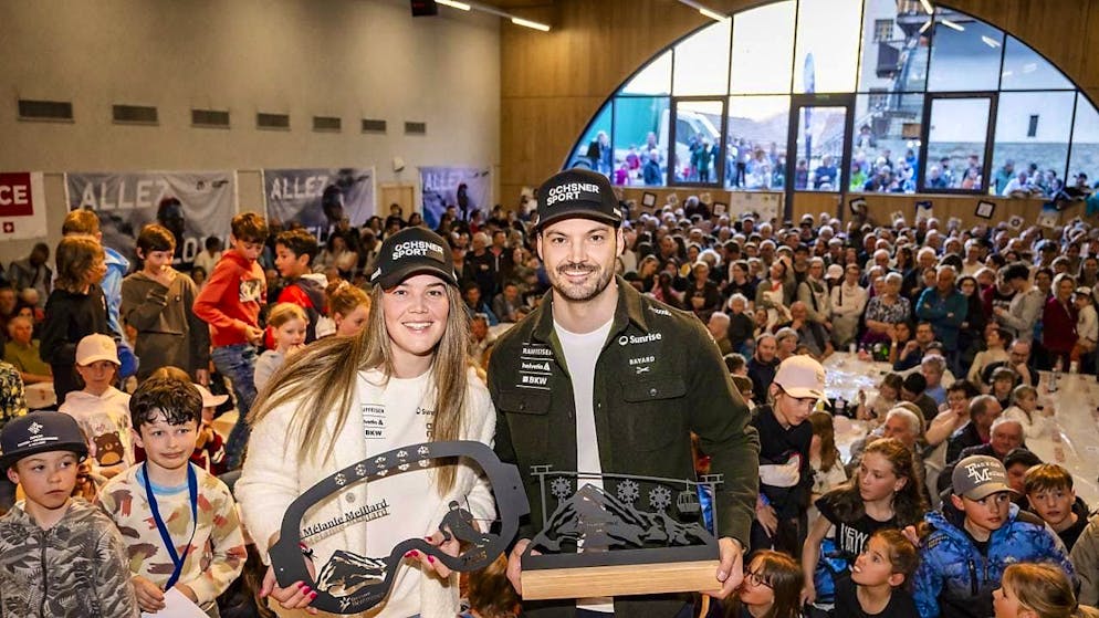Triumphant reception: Mélanie and Loïc Meillard in front of the public in Hérémence VS.