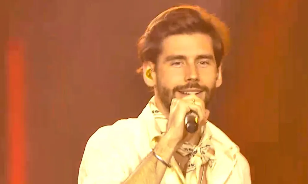 Alvaro Soler rings in the summer.