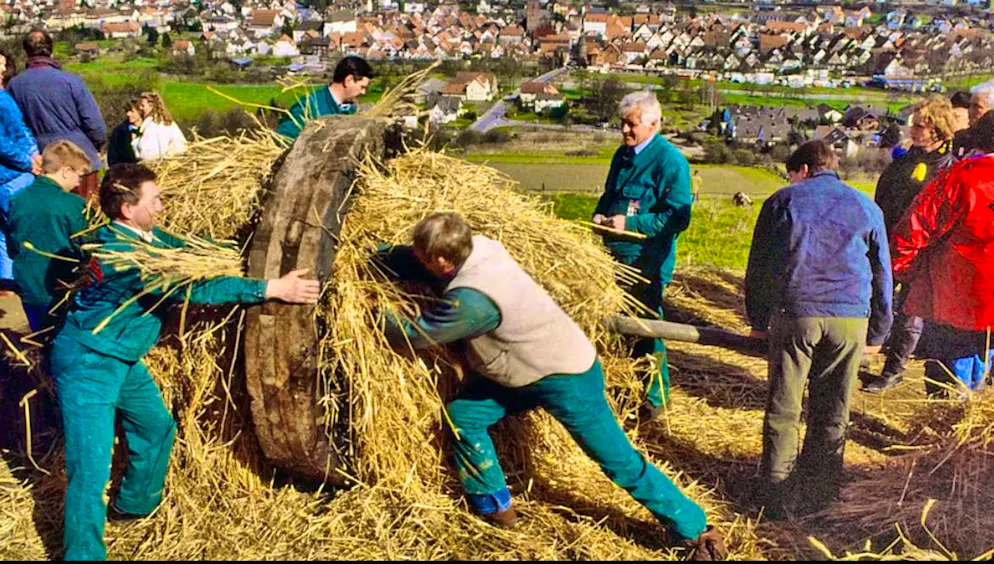 The wheels are first filled with hay. The idea is to drive away winter and welcome spring.