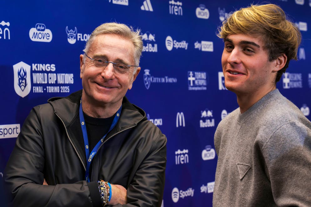 Il noto presentatore tv Paolo Bonolis (sinistra) in compagnia del figlio Davide, avuto con la ex moglie Sonia Bruganelli.