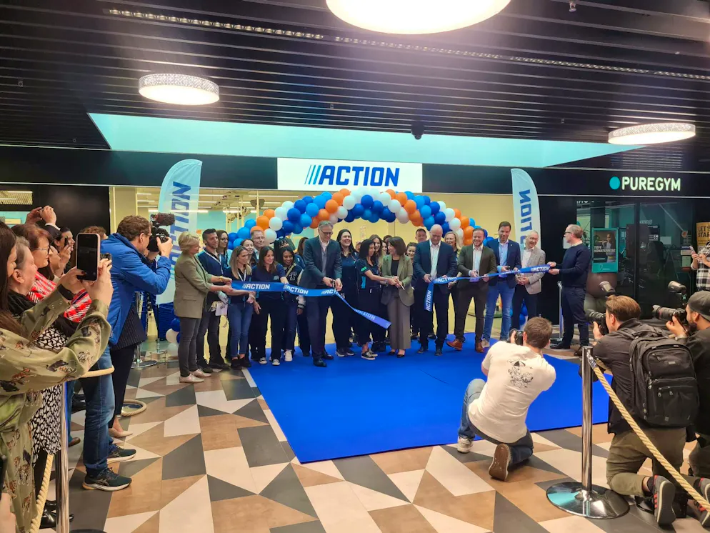 Action opening Bachenbülach. At 8.40 a.m., the ribbon is cut in Parkallee in Bachenbülach and the first Swiss Action store is officially opened.