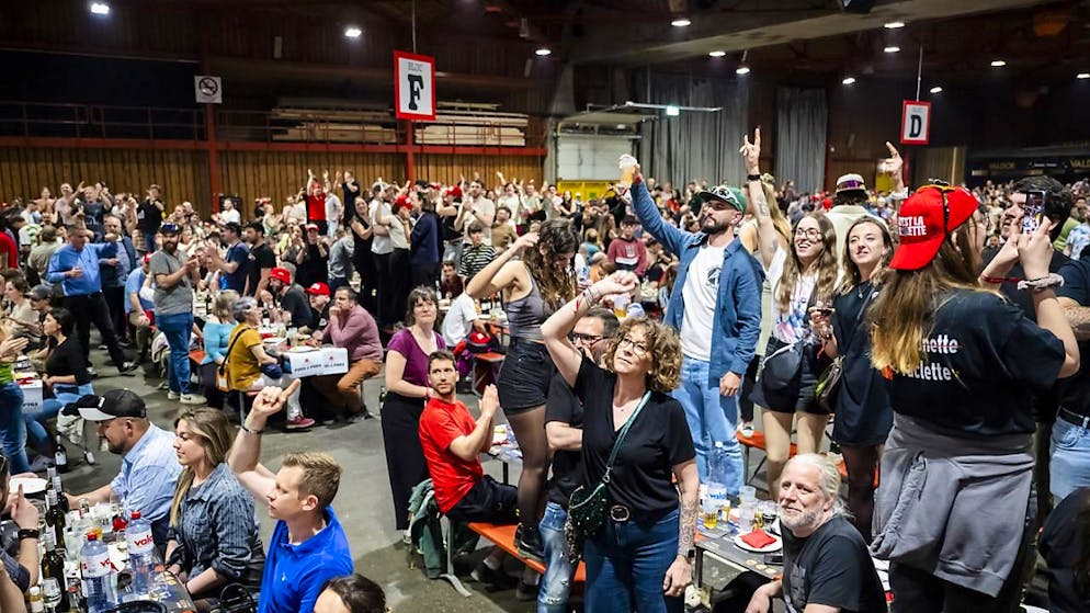 I partecipanti alla più grande raclette del mondo a Martigny,