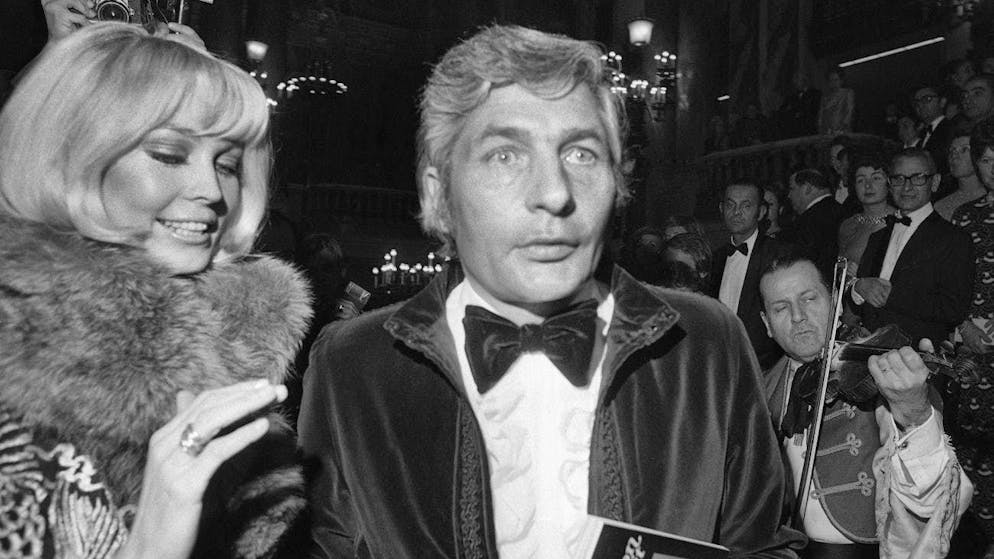 Gunter Sachs era considerato un playboy gentiluomo e ha vissuto per molti anni in Svizzera. La foto è stata scattata a Parigi nel 1971.