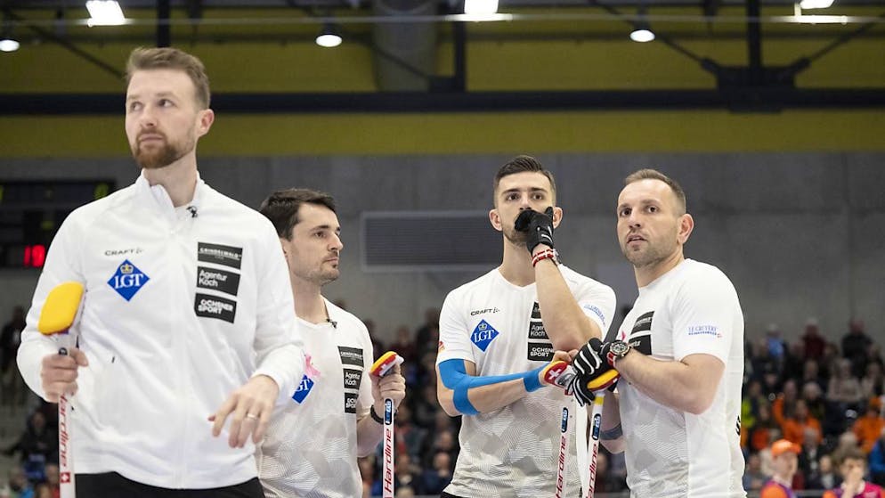 Das Schweizer Quartett um Skip Yannick Schwaller (links) muss sich im Final Schottland geschlagen geben