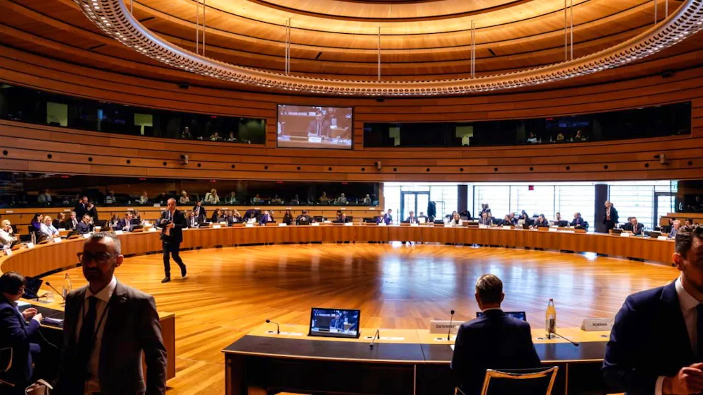La risposta a Trump. L'Unione Europea pronta a trattare, ma il 15 aprile scattano i primi controdazi