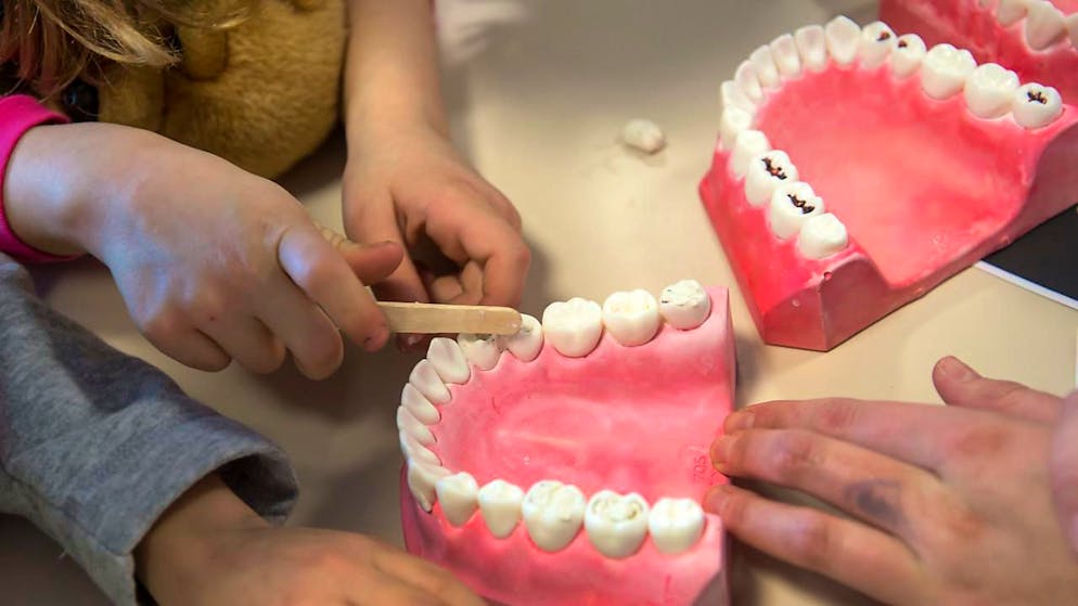 La salute dentale degli svizzeri è in continuo miglioramento. (Immagine d'archivio).