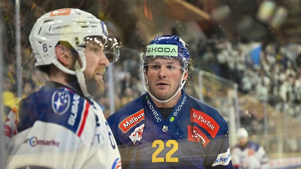 Brendan Lemieux (Nr. 22) kann frühestens wieder im Playoff-Final für Davos spielen