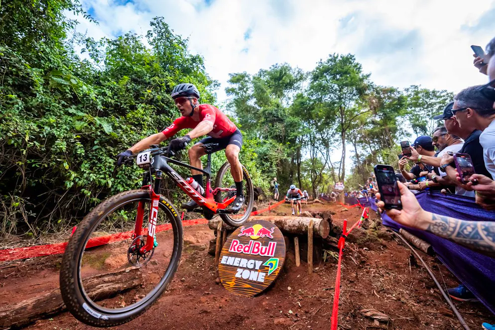 Filippo Colombo ha concluso al sesto posto la prima gara stagionale di Coppa del Mondo di cross-country ad Araxa.
