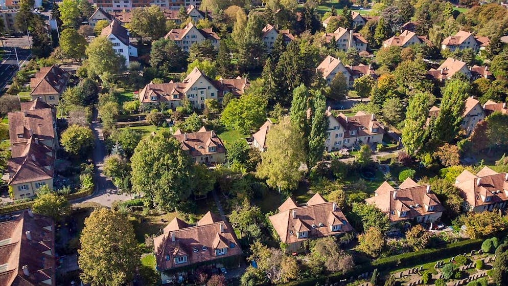 Una casa propria è il sogno di molti svizzeri, ma non è alla portata di tutti.