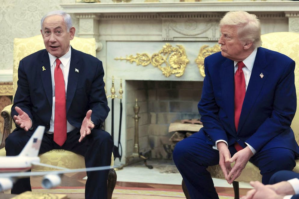 Donald Trump ha incontrato Benjamin Netanyahu il 7 aprile alla Casa Bianca: il messaggio, lanciato anche per rassicurare l'alleato israeliano, è che Washington è disposto a trattare con Teheran purché rinunci al programma militare atomico.