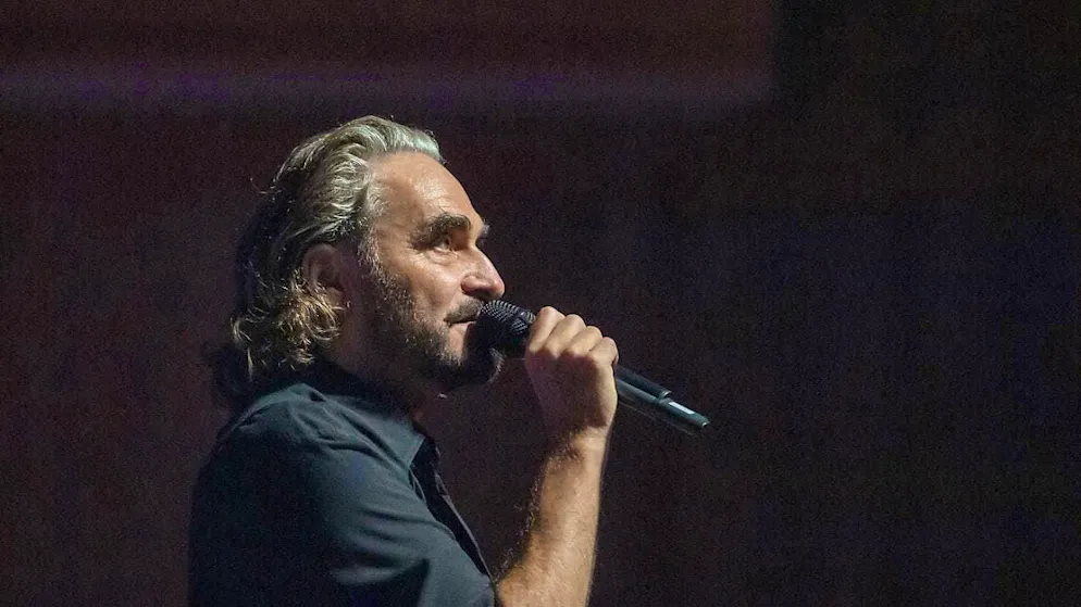 Stephan Eicher kicks off this year's Zermatt Unplugged, which starts on Tuesday evening (today). Together with the Swiss Orchstra and other colleagues, he will embark on a journey through different musical styles. (archive picture)
